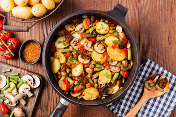 Fried pan vegetables, with mushrooms and dried tomatoes. Seasoned with a mix of herbs.
