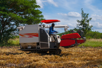 Combine harvesters, Orange combine harvesters 