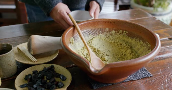 The process of making traditional chinese ground tea, Hakka Lai Cha