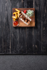 Skewers with fried potatoes.