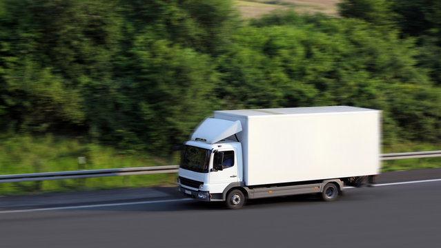 Schnelle Lieferung 2 - LKW mit dynamischer Bewegungsunsch&auml;rfe