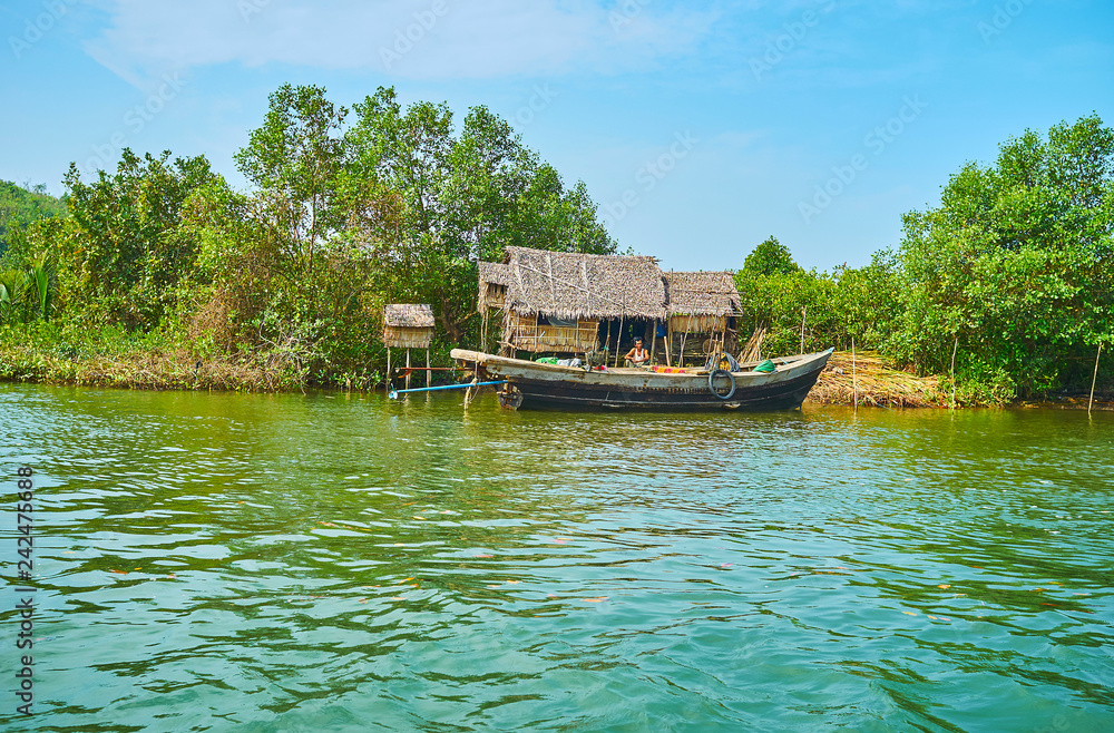 Wall mural The fisherman at his hut, Kangy river, Myanmar