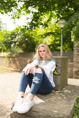 Obraz premium Porträt einer jungen blonden Frau