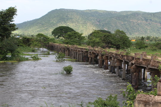 rock bridge at shivanasamudra kaveri river