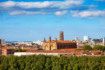 Fototapeta na wymiar Cityscape of Toulouse with the Jacobins Convent