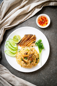 fried rice with crispy gourami fish