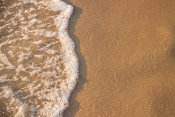Fototapeta na wymiar The wave rolls on the sand