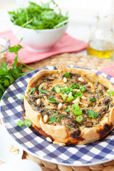 Kleine Quiche mit Petersilie