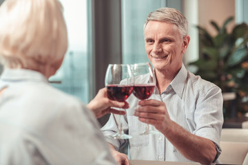 Retired man and woman celebrating an anniversary