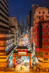 Naklejka premium Nocny targ Temple Street w Hongkongu