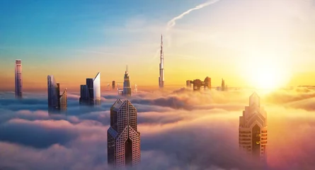 Fotobehang Burj Khalifa Dubai zonsondergang uitzicht op het centrum bedekt met wolken