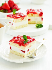 cheesecake with strawberries