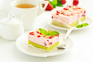 cheesecake with strawberries