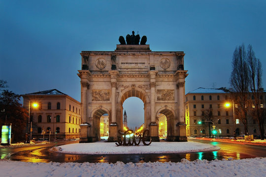 Das Siegestor im Winter