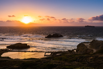 Obraz premium Fiery sunset at Lands End, San Francisco, California
