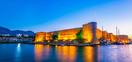 Poster Im Rahmen Sunset view over Kyrenia castle, Cyprus © dudlajzov