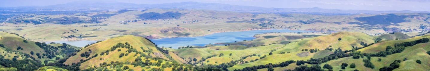 Fototapeta na wymiar Panoramic view of San Antonio reservoir and the surrounding green hills, Sunol, Alameda county, San Francisco bay area, California