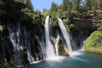 Fototapeta na wymiar Northern California Waterfall