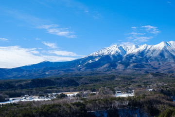 Fototapeta na wymiar 御岳山の冠雪　久藏峠からの眺め