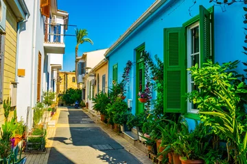  smalle straat in de woonwijk van Nicosia, Cyprus © dudlajzov