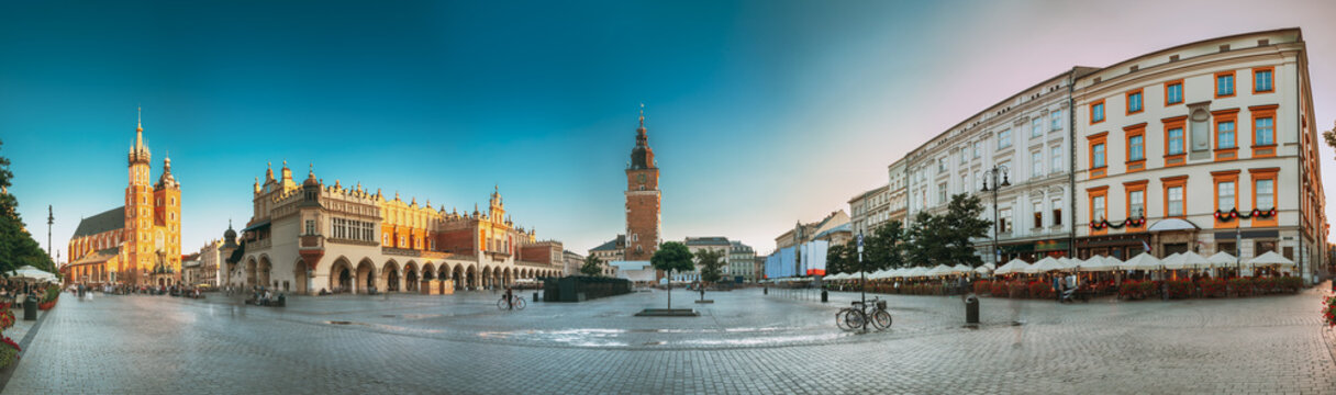 Fototapeta Krakow, Poland. Landmarks On Old Town Square In Summer Evening. 