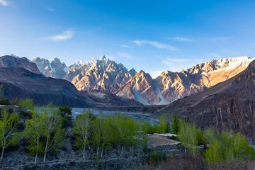 Crédence de cuisine en verre imprimé Gasherbrum Tupopdan mountain also known as Passu Cones or Passu Cathedral, big rocks all over the place and blue crystal of Hunza river at sunset time ,Northern of Pakistan