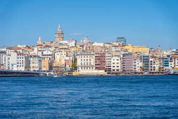 Fototapeta premium Stambuł pejzaż z wieżą Galata w Stambule w Turcji