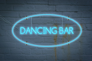 Leonlicht an der Wand mit dem Wort DANCING BAR