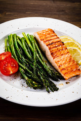 Grilled salmon and asparagus