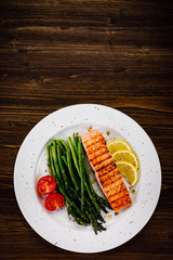 Grilled salmon and asparagus
