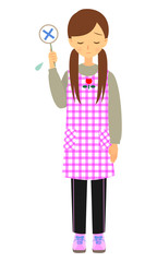 バツの札を持つ　女性保育士