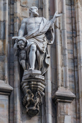 Obraz premium marble sculpture of the saint on the facade of Milan Cathedral Duomo