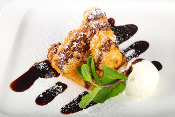 Crispy banana with ice cream