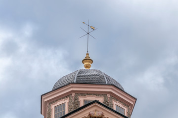 Dachkuppel mit pfeil nach Norden