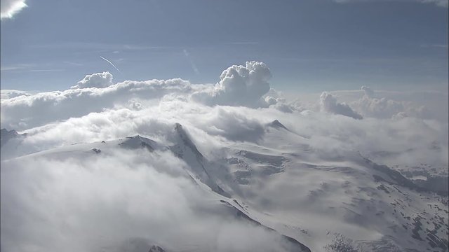 Flug &uuml;ber den Gro&szlig;venediger in den Hohen Tauern in &Ouml;sterreich