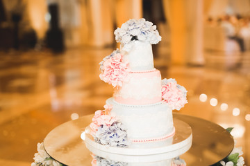 Obraz na płótnie Canvas Luxury decorated wedding cake on the table