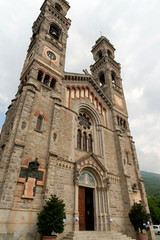 costruzione architettonica di chiesa monumentale
