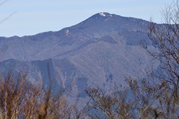 三頭山より望む雲取山