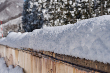 手すりに積もった雪