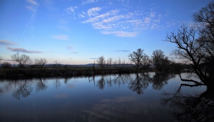 Fototapeta premium Wintermorgen an der Saale bei Naumburg