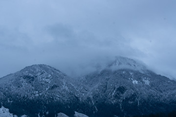 Obraz premium snowy misty mountains