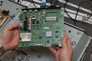 hands electrician in processing