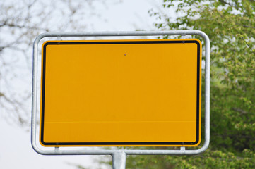 Das Verkersschild ohne Beschriftung. Die Ortstafel für Wunschtext. Das Ortschild, Warnschild für...