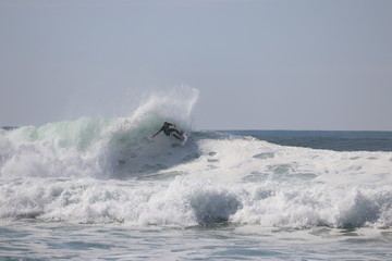 surfeur sur une vague