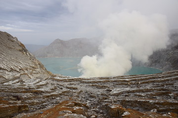 Blue sulphuric crater © Tom