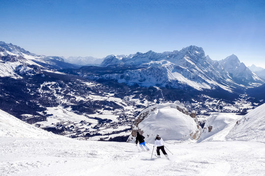 Skifahrer auf Skipiste, Kitzbühler Alpen 