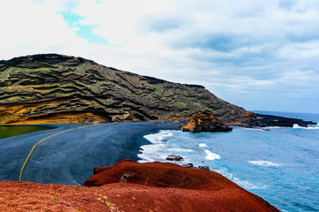 MONTAÑAS DEL FUEGO IM TIMANFAYA NATIONALPARK