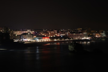 Fototapeta na wymiar Ville de Biarritz de nuit