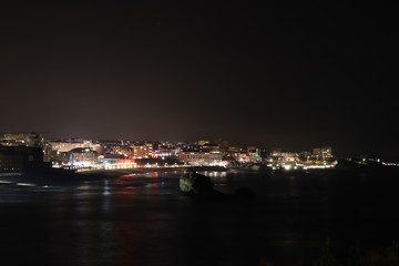 Obraz premium Ville de Biarritz de nuit