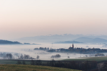 Lutowiska w Bieszczadach pokryte mgłą